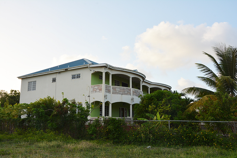 Paradise Properties - Weatherill Upper Apartment