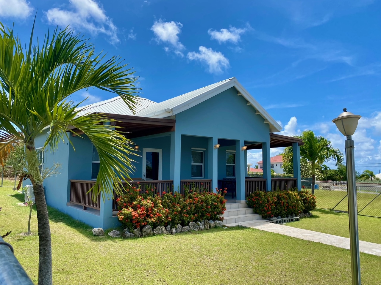 Paradise Properties - The Palm Cottage