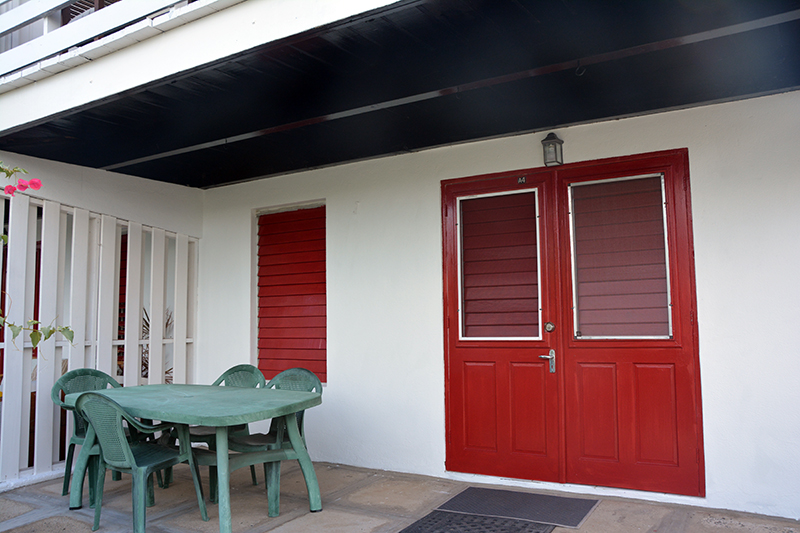Paradise Properties - Falmouth Beach Apartment A4- Gingerly